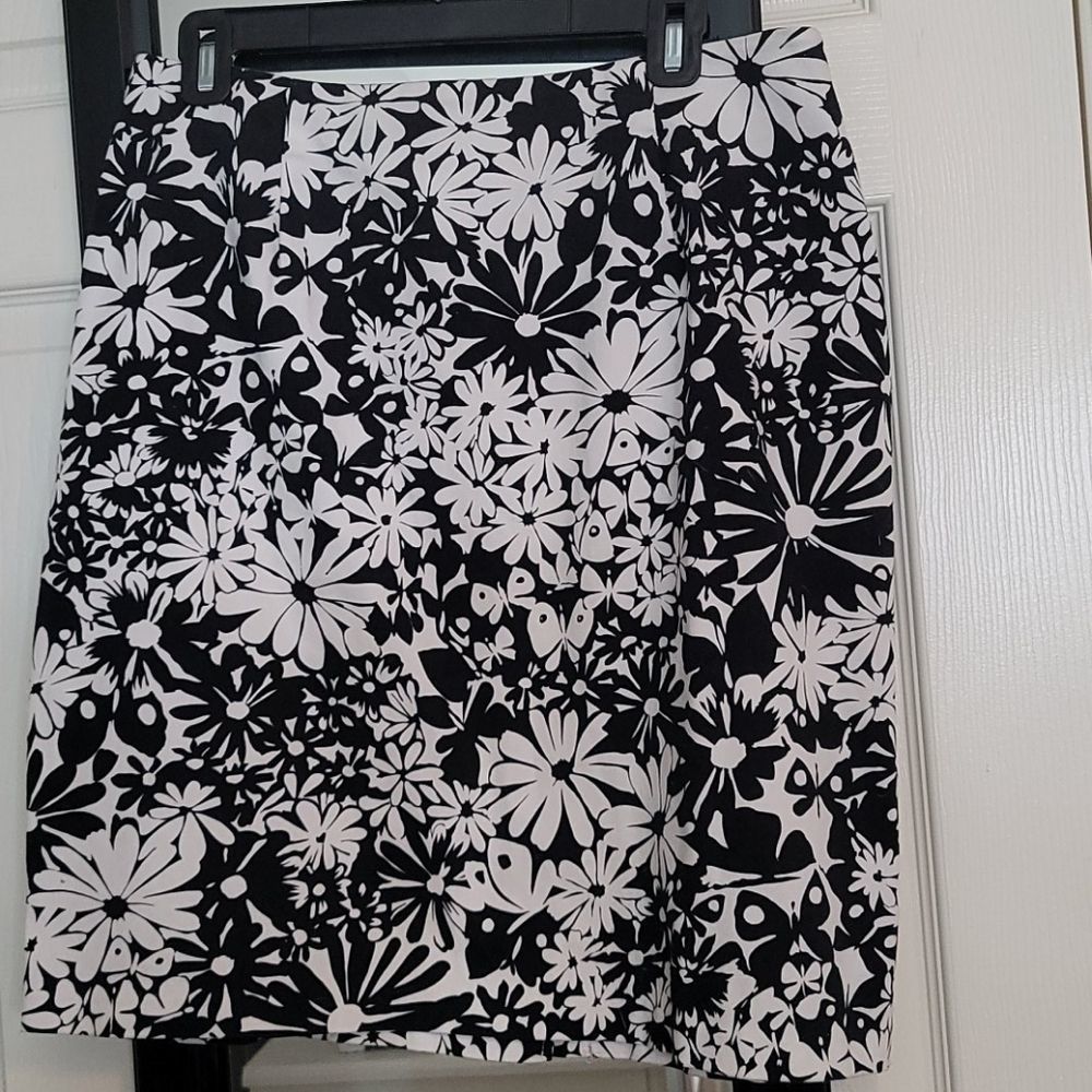 Black and white floral pencil skirt